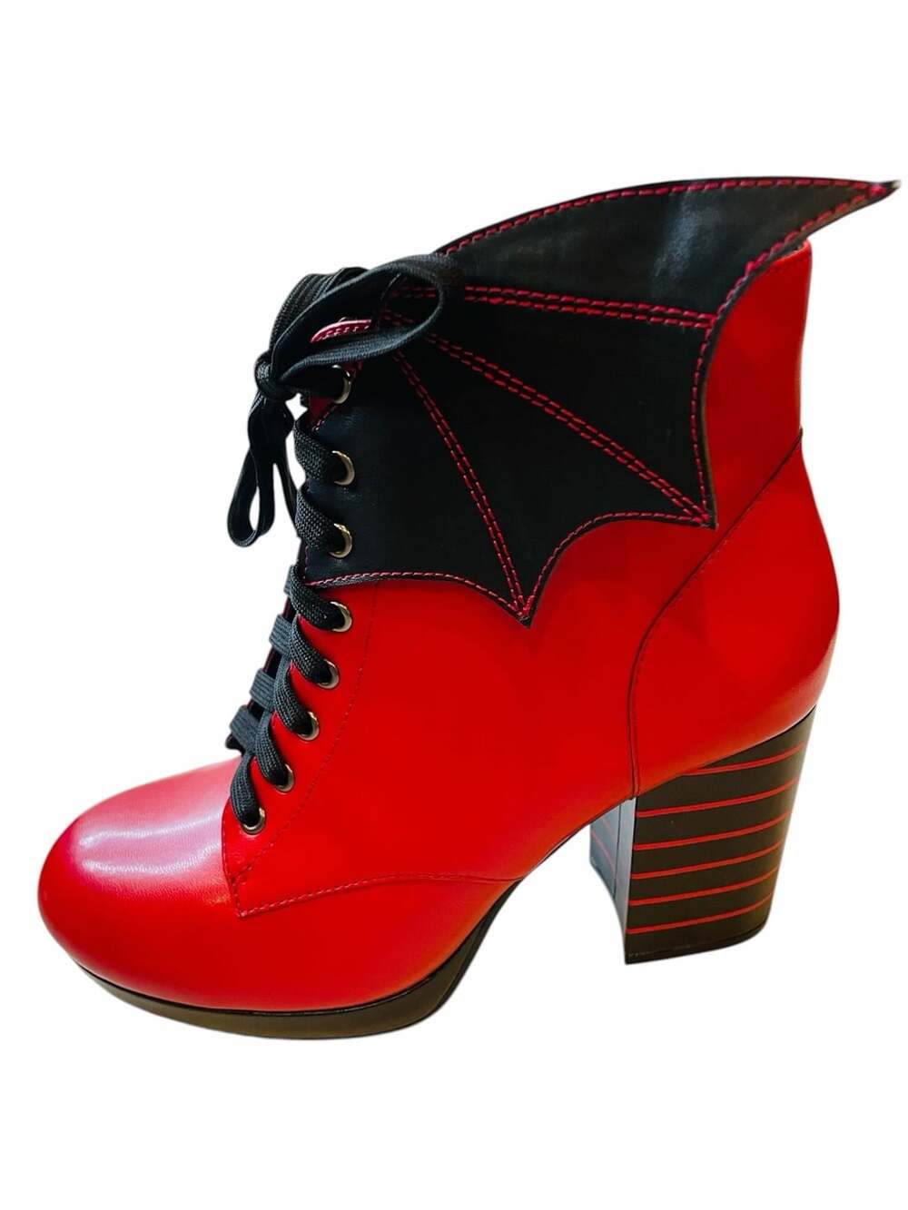 Hotel Transylvania Mavis Red Heeled Boots Bat Wing Cosplay Women's Size: 9 New - Picture 2 of 4